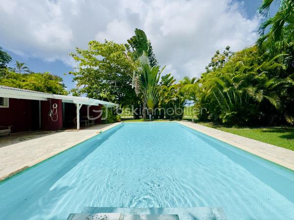 *** Exclusivité BSK Immobilier ***

🏡 Je vous propose à la vente une Maison avec vaste terrain plat et arboré à Saint-François, Guadeloupe
À seulement 3 minutes du Centre-Ville, des Plages, de la Marina, du Golf, des Commerces et des Centres Médicaux, cette propriété bénéficie d’une situation idéale : proche des axes routiers pour un accès rapide, tout en étant parfaitement au calme, sans nuisances.


Une maison familiale spacieuse de 226 m2 répartis de la façon suivante : 

•	110 m² habitables comprenant :
o	Un salon lumineux
o	Une cuisine
o	3 chambres
o	2 salles d’eau
o	Une pièce polyvalente (buanderie, local technique, bureau..)


De grands espaces extérieurs pour profiter du climat tropical.

•	116 m² d’annexes :
o	Garage fermé de 36 m²
o	Grande terrasse couverte de 57 m² pour vivre dedans dehors
o	Abri voitures de 22 m²

•	Terrain plat et arboré de 3 000 m² – un atout rare dans le secteur.

•	Très belle piscine au sel 10 × 5 m, idéale pour la détente et la convivialité.
•	Citerne tampon 2000 L – chauffe-eau solaire – panneaux solaires pour une quasi autonomie électrique.
•	Construction béton.
•	Rafraîchissement à prévoir pour la remettre au goût du jour.


Un bien à fort potentiel :
•	Terrain classé en zone U4 du PLU
•	Possibilité de :
o	Détachement de parcelle
o	Construire plusieurs gîtes ou bungalows
o	Ajouter une seconde maison

💡 Idéal pour :
•	Amateurs d’espace et de nature
•	Investisseurs souhaitant développer un projet touristique ou locatif
•	Familles cherchant un cadre de vie calme mais proche de tout

📍 Saint-François – Emplacement rare, terrain plat, grande piscine, multiples possibilités.

📞 Pour toute information ou visite, contactez moi dès maintenant !
