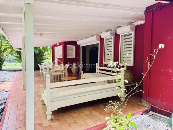 *** Exclusivité BSK Immobilier ***

🏡 Je vous propose à la vente une Maison avec vaste terrain plat et arboré à Saint-François, Guadeloupe
À seulement 3 minutes du Centre-Ville, des Plages, de la Marina, du Golf, des Commerces et des Centres Médicaux, cette propriété bénéficie d’une situation idéale : proche des axes routiers pour un accès rapide, tout en étant parfaitement au calme, sans nuisances.


Une maison familiale spacieuse de 226 m2 répartis de la façon suivante : 

•	110 m² habitables comprenant :
o	Un salon lumineux
o	Une cuisine
o	3 chambres
o	2 salles d’eau
o	Une pièce polyvalente (buanderie, local technique, bureau..)


De grands espaces extérieurs pour profiter du climat tropical.

•	116 m² d’annexes :
o	Garage fermé de 36 m²
o	Grande terrasse couverte de 57 m² pour vivre dedans dehors
o	Abri voitures de 22 m²

•	Terrain plat et arboré de 3 000 m² – un atout rare dans le secteur.

•	Très belle piscine au sel 10 × 5 m, idéale pour la détente et la convivialité.
•	Citerne tampon 2000 L – chauffe-eau solaire – panneaux solaires pour une quasi autonomie électrique.
•	Construction béton.
•	Rafraîchissement à prévoir pour la remettre au goût du jour.


Un bien à fort potentiel :
•	Terrain classé en zone U4 du PLU
•	Possibilité de :
o	Détachement de parcelle
o	Construire plusieurs gîtes ou bungalows
o	Ajouter une seconde maison

💡 Idéal pour :
•	Amateurs d’espace et de nature
•	Investisseurs souhaitant développer un projet touristique ou locatif
•	Familles cherchant un cadre de vie calme mais proche de tout

📍 Saint-François – Emplacement rare, terrain plat, grande piscine, multiples possibilités.

📞 Pour toute information ou visite, contactez moi dès maintenant !