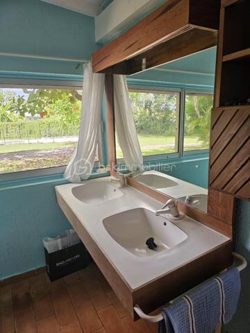 *** Exclusivité BSK Immobilier ***

🏡 Je vous propose à la vente une Maison avec vaste terrain plat et arboré à Saint-François, Guadeloupe
À seulement 3 minutes du Centre-Ville, des Plages, de la Marina, du Golf, des Commerces et des Centres Médicaux, cette propriété bénéficie d’une situation idéale : proche des axes routiers pour un accès rapide, tout en étant parfaitement au calme, sans nuisances.


Une maison familiale spacieuse de 226 m2 répartis de la façon suivante : 

•	110 m² habitables comprenant :
o	Un salon lumineux
o	Une cuisine
o	3 chambres
o	2 salles d’eau
o	Une pièce polyvalente (buanderie, local technique, bureau..)


De grands espaces extérieurs pour profiter du climat tropical.

•	116 m² d’annexes :
o	Garage fermé de 36 m²
o	Grande terrasse couverte de 57 m² pour vivre dedans dehors
o	Abri voitures de 22 m²

•	Terrain plat et arboré de 3 000 m² – un atout rare dans le secteur.

•	Très belle piscine au sel 10 × 5 m, idéale pour la détente et la convivialité.
•	Citerne tampon 2000 L – chauffe-eau solaire – panneaux solaires pour une quasi autonomie électrique.
•	Construction béton.
•	Rafraîchissement à prévoir pour la remettre au goût du jour.


Un bien à fort potentiel :
•	Terrain classé en zone U4 du PLU
•	Possibilité de :
o	Détachement de parcelle
o	Construire plusieurs gîtes ou bungalows
o	Ajouter une seconde maison

💡 Idéal pour :
•	Amateurs d’espace et de nature
•	Investisseurs souhaitant développer un projet touristique ou locatif
•	Familles cherchant un cadre de vie calme mais proche de tout

📍 Saint-François – Emplacement rare, terrain plat, grande piscine, multiples possibilités.

📞 Pour toute information ou visite, contactez moi dès maintenant !