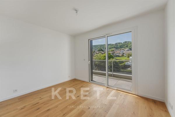 EXCLUSIVITÉ – ÉVIAN-LES-BAINS – PENTHOUSE EN ATTIQUE HAUT DE GAMME – VUE PANORAMIQUE À 180° SUR LE L