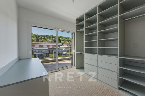 EXCLUSIVITÉ – ÉVIAN-LES-BAINS – PENTHOUSE EN ATTIQUE HAUT DE GAMME – VUE PANORAMIQUE À 180° SUR LE L