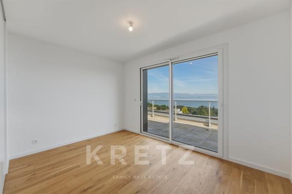 EXCLUSIVITÉ – ÉVIAN-LES-BAINS – PENTHOUSE EN ATTIQUE HAUT DE GAMME – VUE PANORAMIQUE À 180° SUR LE L