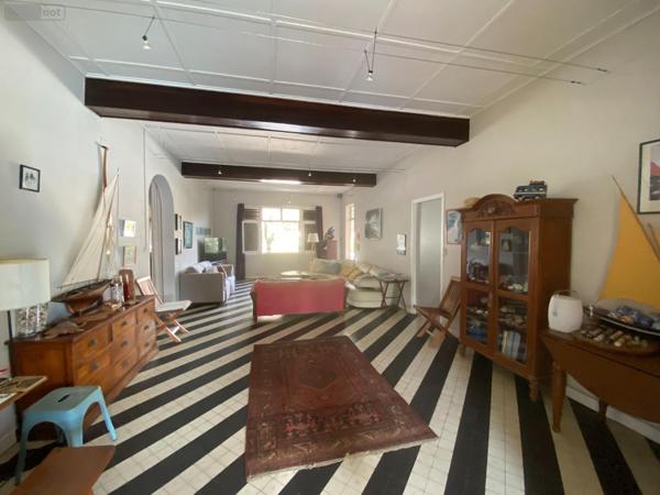 Villa à vendre à Saint-Paul à la Réunion (97460), ref : 226541   
Saint-Gilles Les Bains