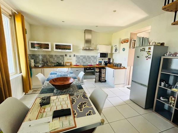 Maison La Lande De Fronsac avec beau jardin à 650m des commerces!