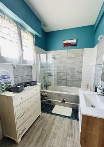 Maison La Lande De Fronsac avec beau jardin à 650m des commerces!