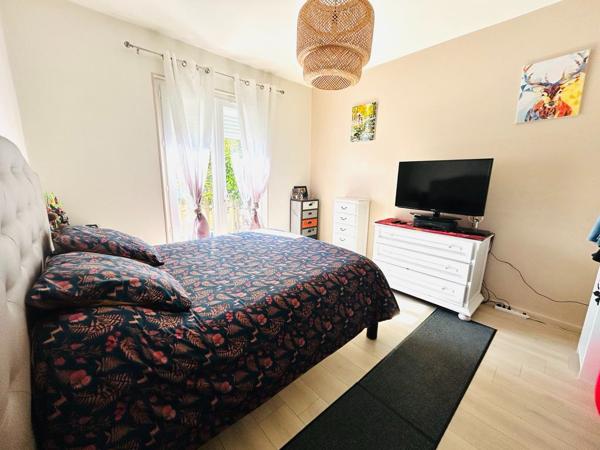 Maison La Lande De Fronsac avec beau jardin à 650m des commerces!