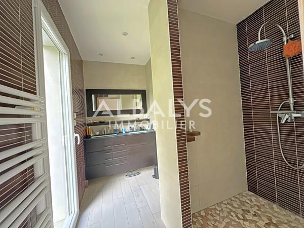 Maison 8 pièce(s) 5 chambre(s) 191 m²