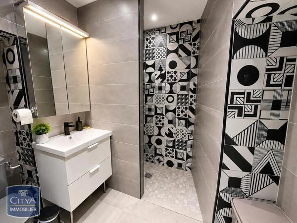 Appartement à louer 2 pièces 53.09m² Salon-de-Provence (13300)