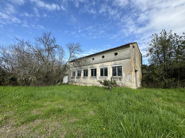 Ancien atelier 80m² - JARNAC (16) Jarnac (16200)