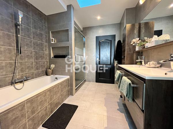 VENTE : maison de 5 pièces (145 m²) à SAINTE SOULLE