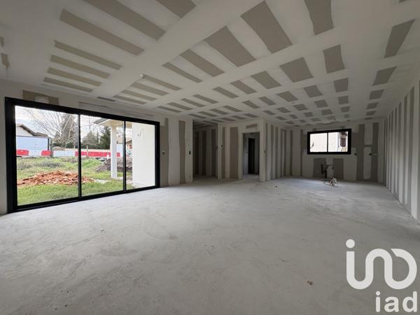 Maison traditionnelle 5 pièces de 130 m² à Saint-Aubin-de-Médoc (33160)