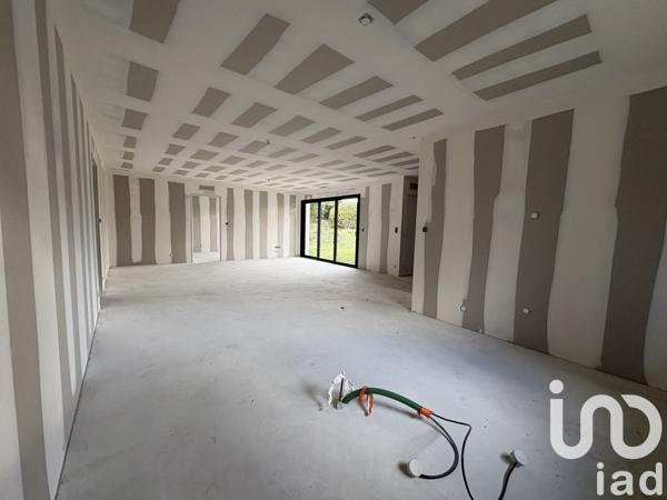 Maison traditionnelle 5 pièces de 130 m² à Saint-Aubin-de-Médoc (33160)