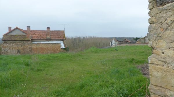 Ancienne GRANGE à vendre 1 pièce AVAILLES THOUARSAIS (79) Terrain 900 m² environ