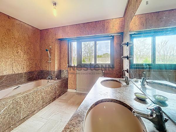 Grande maison familiale à fort potentiel - SAINT CAPRAIS DE BORDEAUX