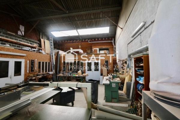 Local d'activité avec boutique , bureaux et appartement de fonction