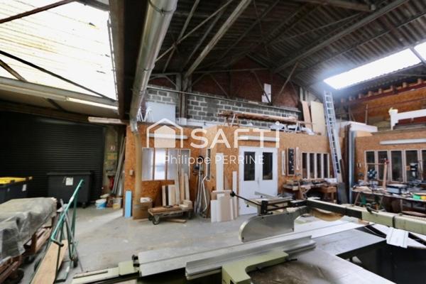 Local d'activité avec boutique , bureaux et appartement de fonction