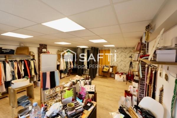 Local d'activité avec boutique , bureaux et appartement de fonction