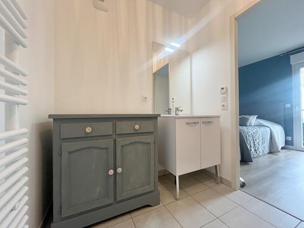 A vendre Arradon le bourg à pied appartement de Type 2 de 45.59 m2 en rez de chaussée terrasse et garage