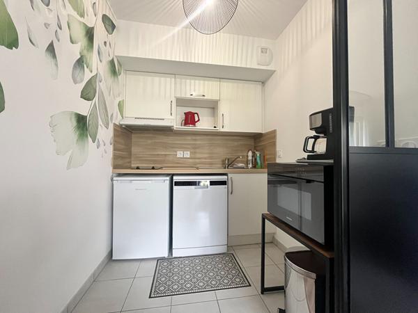 A vendre Arradon le bourg à pied appartement de Type 2 de 45.59 m2 en rez de chaussée terrasse et garage