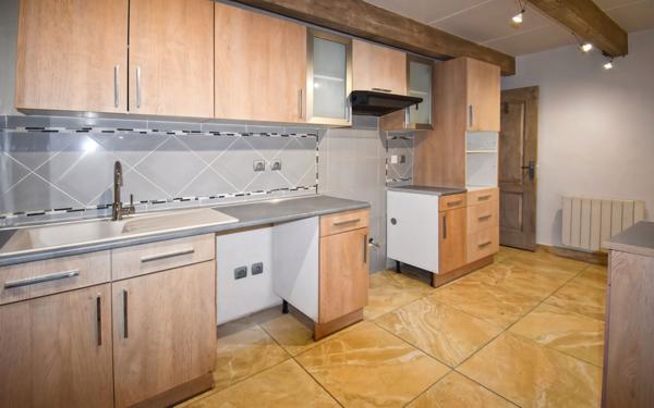 Maison à vendre    5 pièces •  Dions