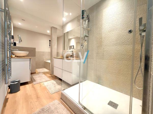 Demeure de +200m2 - Suite parentale, Jardin, Garage + Stationnements , Lesquin