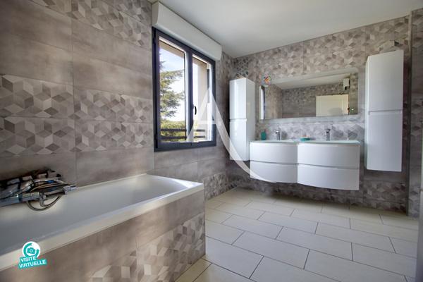 LATTES - QUARTIER TRÈS RECHERCHÉ - VILLA INDIVIDUELLE RÉNOVÉE - 145 M² - 3 CHAMBRES - POSSIBILITÉ 4 ÈME CHAMBRE - TERRASSE - GARAGE - PARCELLE de 590 M² PISCINABLE.