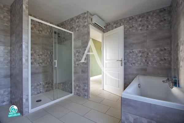 LATTES - QUARTIER TRÈS RECHERCHÉ - VILLA INDIVIDUELLE RÉNOVÉE - 145 M² - 3 CHAMBRES - POSSIBILITÉ 4 ÈME CHAMBRE - TERRASSE - GARAGE - PARCELLE de 590 M² PISCINABLE.