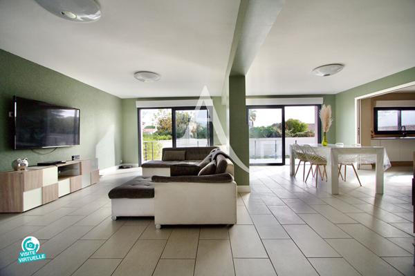 LATTES - QUARTIER TRÈS RECHERCHÉ - VILLA INDIVIDUELLE RÉNOVÉE - 145 M² - 3 CHAMBRES - POSSIBILITÉ 4 ÈME CHAMBRE - TERRASSE - GARAGE - PARCELLE de 590 M² PISCINABLE.