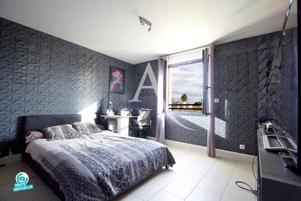 LATTES - QUARTIER TRÈS RECHERCHÉ - VILLA INDIVIDUELLE RÉNOVÉE - 145 M² - 3 CHAMBRES - POSSIBILITÉ 4 ÈME CHAMBRE - TERRASSE - GARAGE - PARCELLE de 590 M² PISCINABLE.