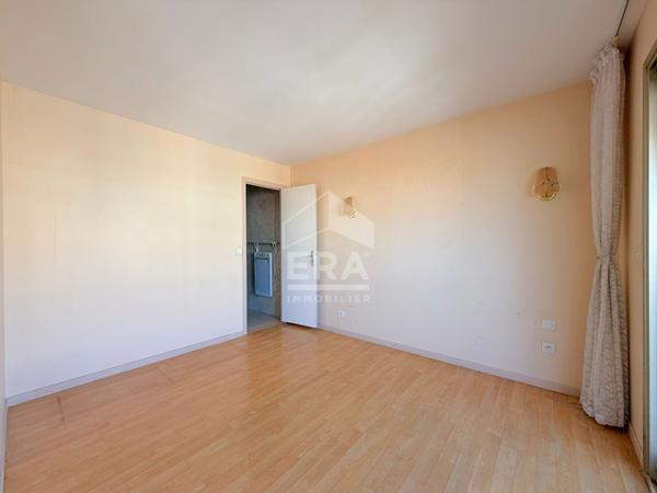 APPARTEMENT 4 PIECES TOIT TERRASSE AVEC APERCU MER