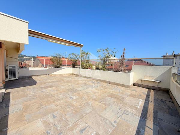APPARTEMENT 4 PIECES TOIT TERRASSE AVEC APERCU MER