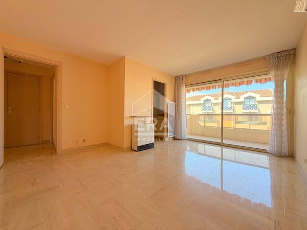 APPARTEMENT 4 PIECES TOIT TERRASSE AVEC APERCU MER