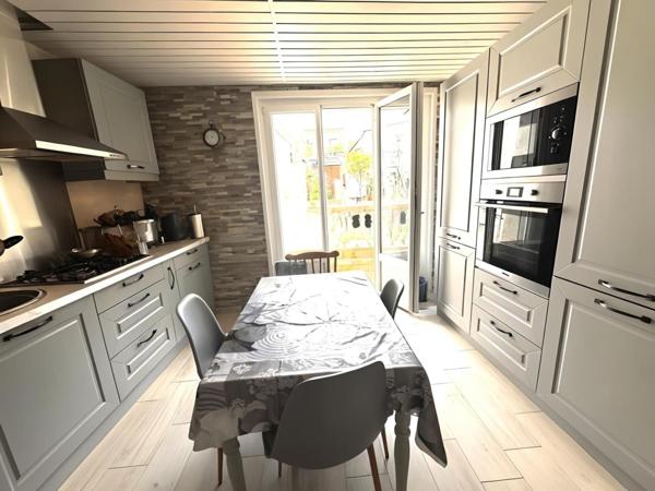 Maison familiale avec jardin, au calme.