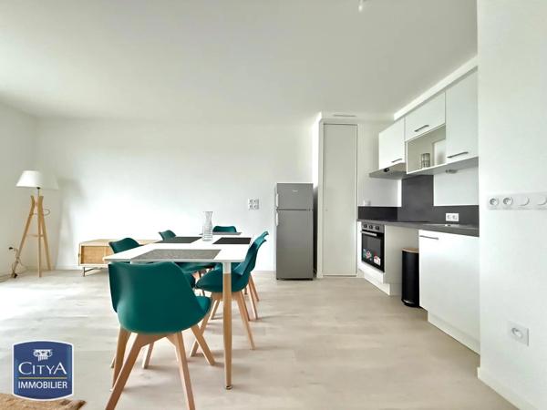 Appartement à louer 3 pièces 59.8m² Tours (37100)