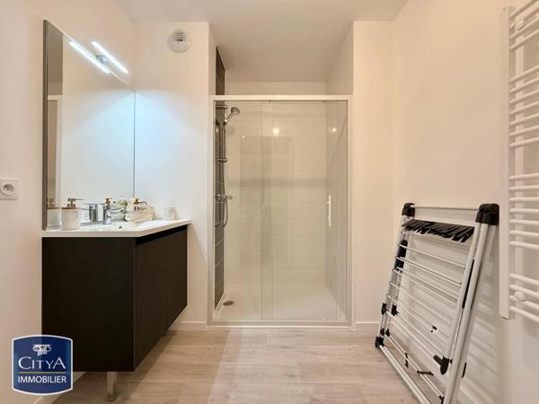 Appartement à louer 3 pièces 59.8m² Tours (37100)