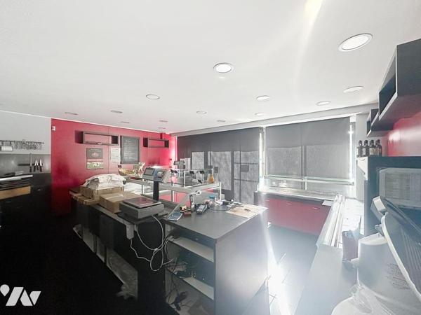 PLOUHINEC - Immeuble avec local d'activité