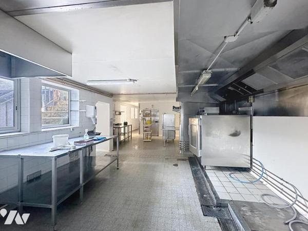 PLOUHINEC - Immeuble avec local d'activité