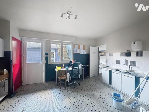 PLOUHINEC - Immeuble avec local d'activité