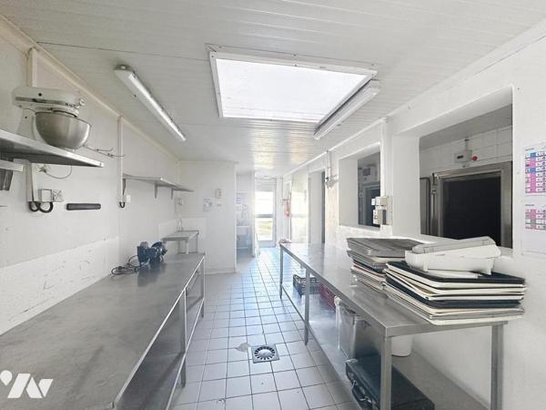 PLOUHINEC - Immeuble avec local d'activité