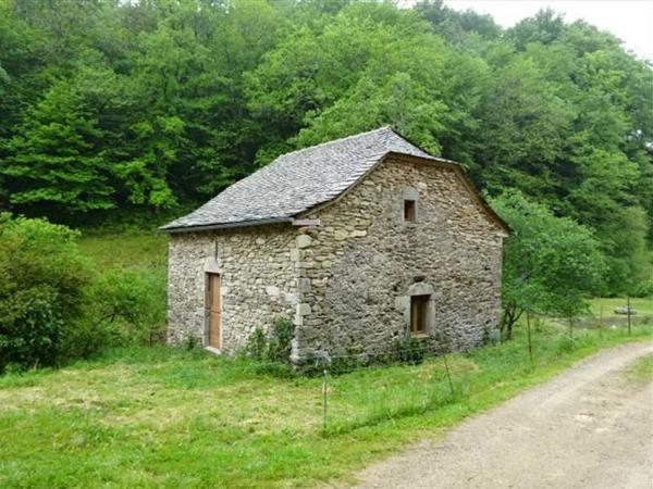 SAUVETERRE DE ROUERGUE- MOULIN ISOLE AVEC DEPENDANCE Sauveterre-de-rouergue