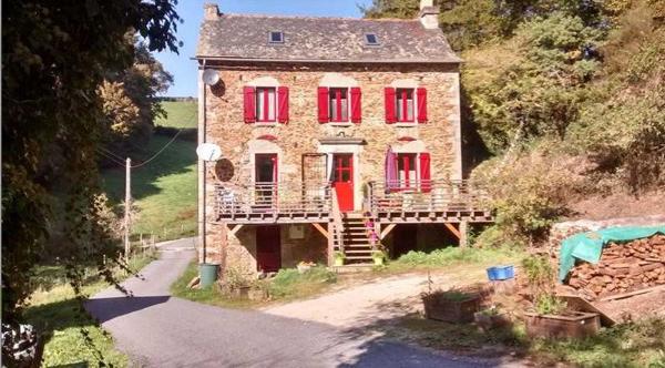 SAUVETERRE DE ROUERGUE- MOULIN ISOLE AVEC DEPENDANCE Sauveterre-de-rouergue