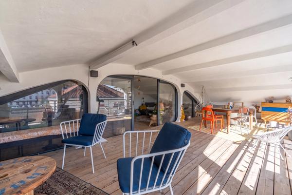 Côte Pavée / Guilhemery, T3/4 de 80m² en dernier étage avec terrasse et garage