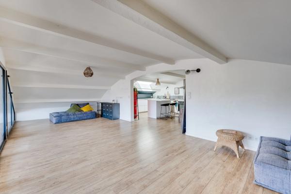 Côte Pavée / Guilhemery, T3/4 de 80m² en dernier étage avec terrasse et garage