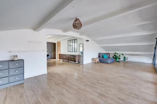 Côte Pavée / Guilhemery, T3/4 de 80m² en dernier étage avec terrasse et garage