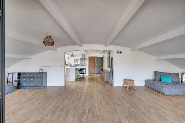 Côte Pavée / Guilhemery, T3/4 de 80m² en dernier étage avec terrasse et garage