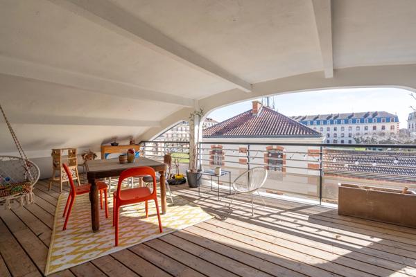 Côte Pavée / Guilhemery, T3/4 de 80m² en dernier étage avec terrasse et garage