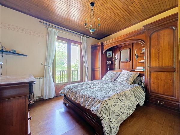 Maison traditionnelle R+1 avec jardin et grand garage – Bédarieux, secteur recherché