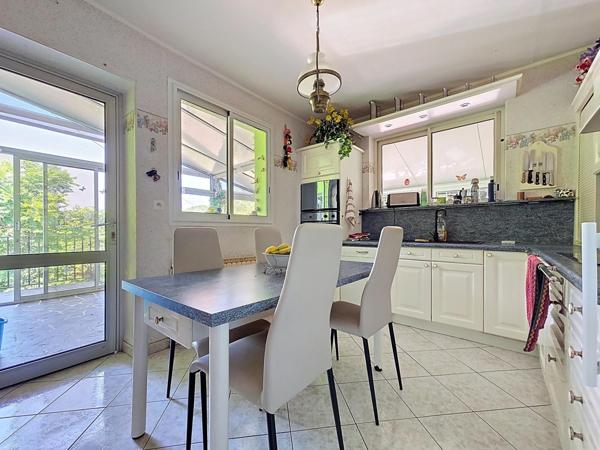 Maison traditionnelle R+1 avec jardin et grand garage – Bédarieux, secteur recherché