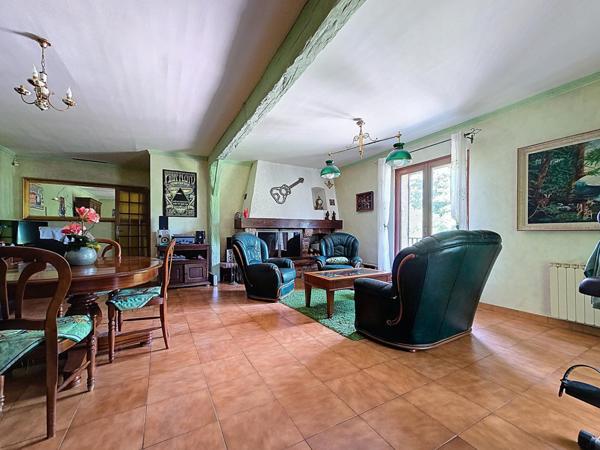 Maison traditionnelle R+1 avec jardin et grand garage – Bédarieux, secteur recherché