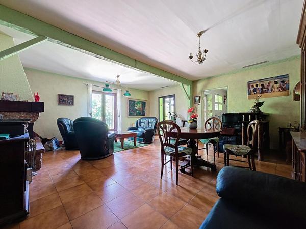 Maison traditionnelle R+1 avec jardin et grand garage – Bédarieux, secteur recherché